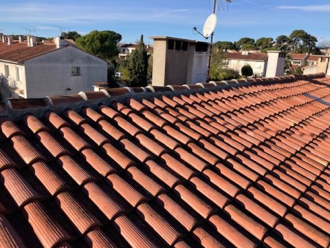 Réparation d'un faitage et deux rives avec étanchéité de velux à Montpellier